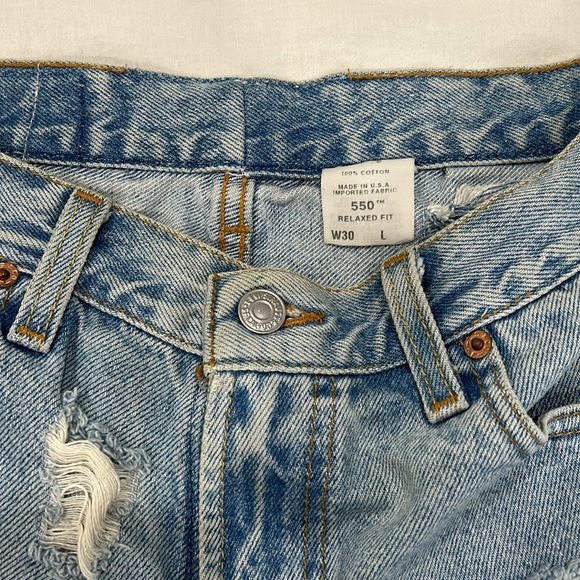 Vintage Levi Jean shorts - Picture 3 of 4